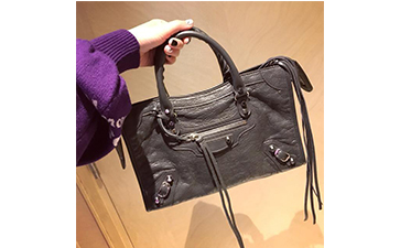 如何辨別巴黎世家包包的真假？